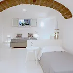 White Stylish فيكو إيكوينس