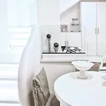 White Stylish شقة فيكو إيكوينس