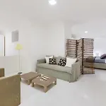White Stylish شقة فيكو إيكوينس