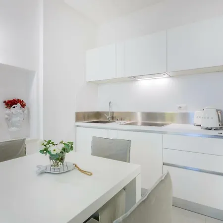 White Stylish Διαμέρισμα Vico Equense