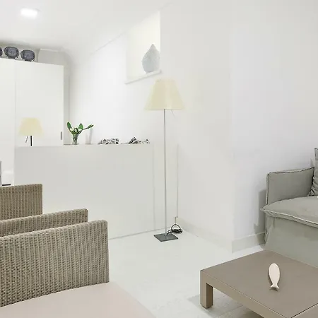 White Stylish Διαμέρισμα